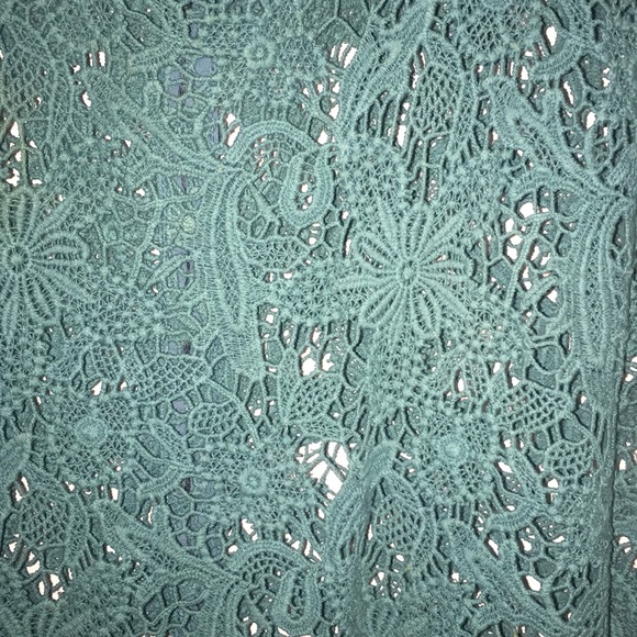 Crop top - Picture 2 of 3